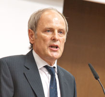 Prof. Dr. Claus Eurich vom Institut für Journalistik an der TU Dortmund